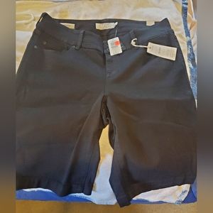 Torrid NWT black jegging shorts